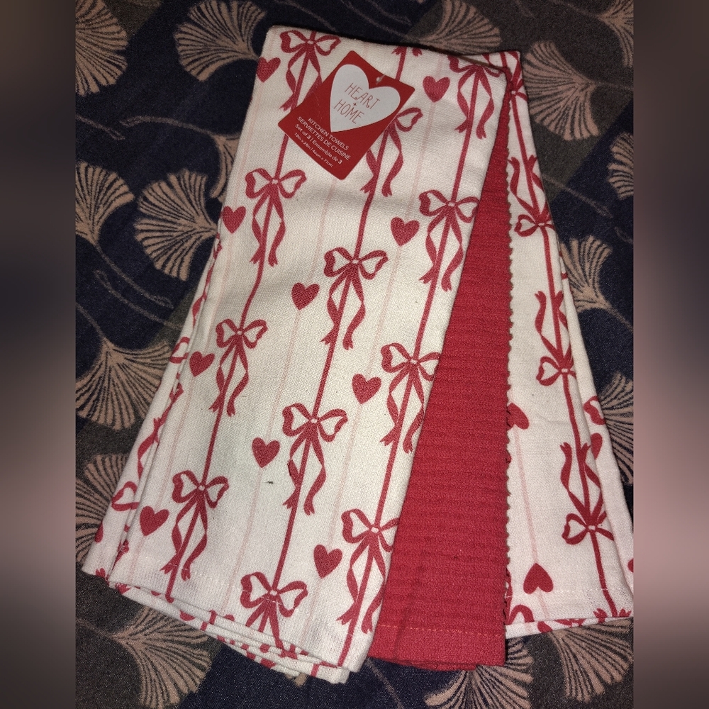 Red and White Bow Pattern Hand Towels